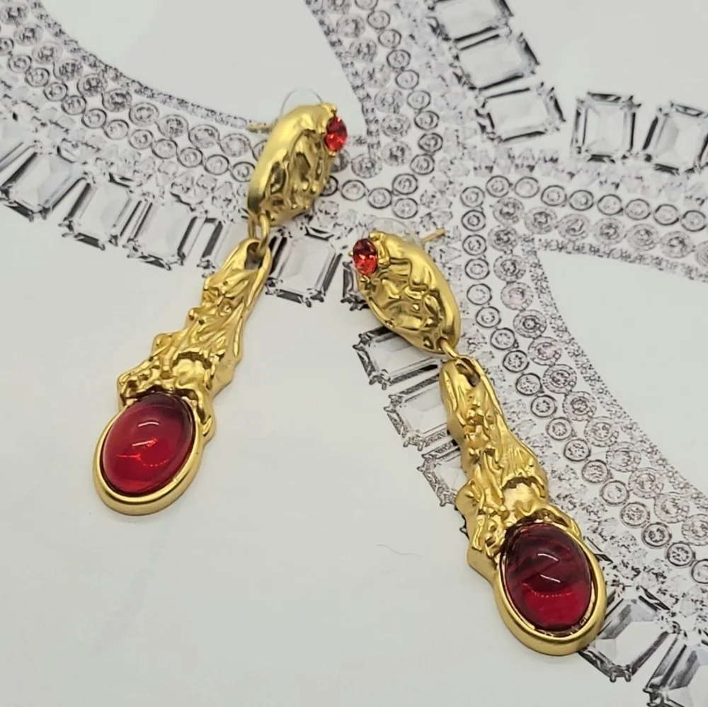 NWT Vintage Baroque Palace Red Crystal Gold Drop Earrings